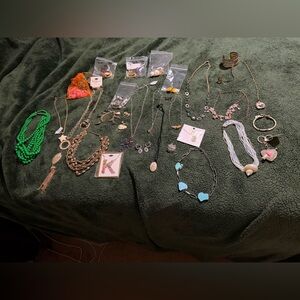 Jewelry lot (many vintage pieces)